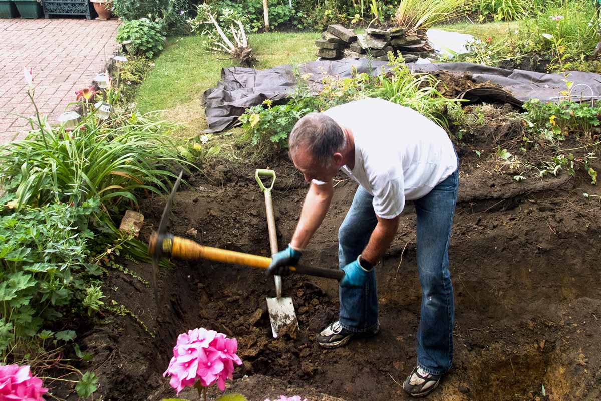 Gartenteich anlegen Anleitung Alle Schritte zum fertigen Teich