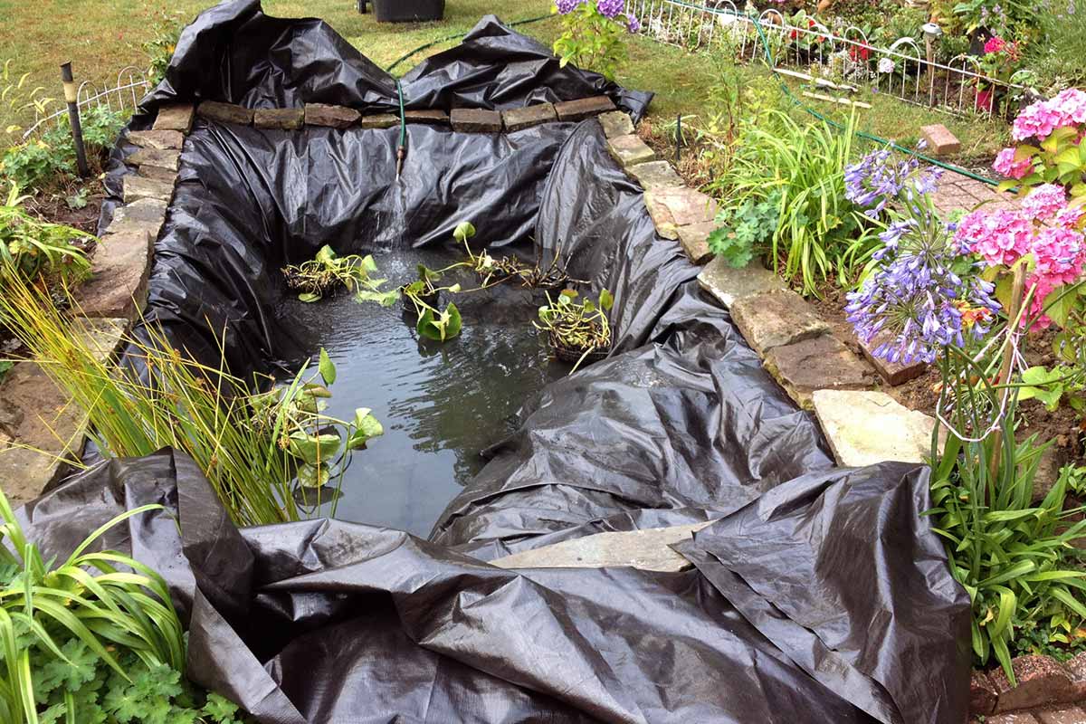 Gartenteich anlegen Anleitung Alle Schritte zum fertigen Teich